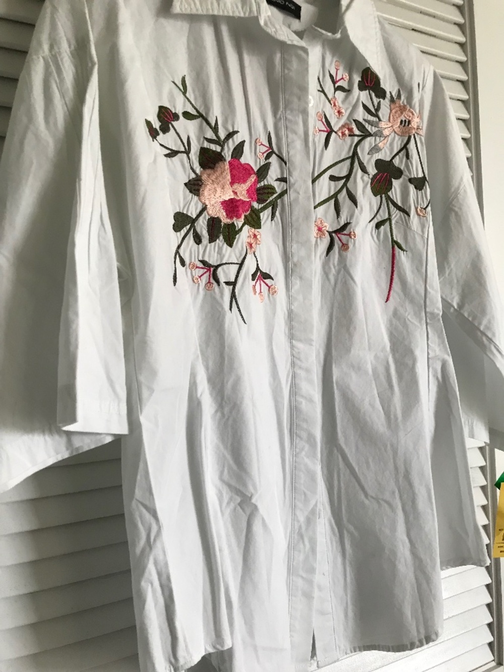 NEW Medium White cotton Western style blouse with floral embroidery